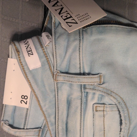 Zenana Distressed light wash jeans - Picture 2 of 3